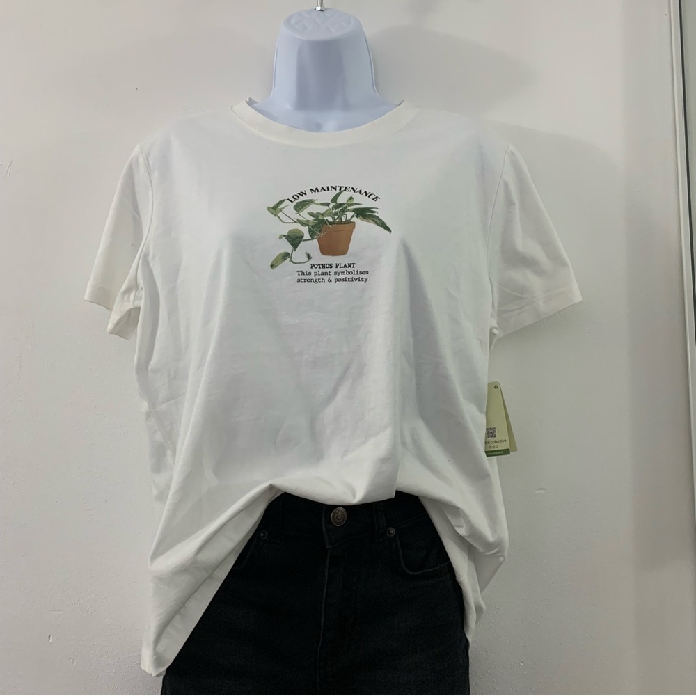 White Minimalist Graphic Tee - Picture 3 of 12